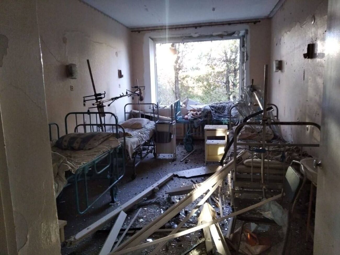 Здание имеет разрушения