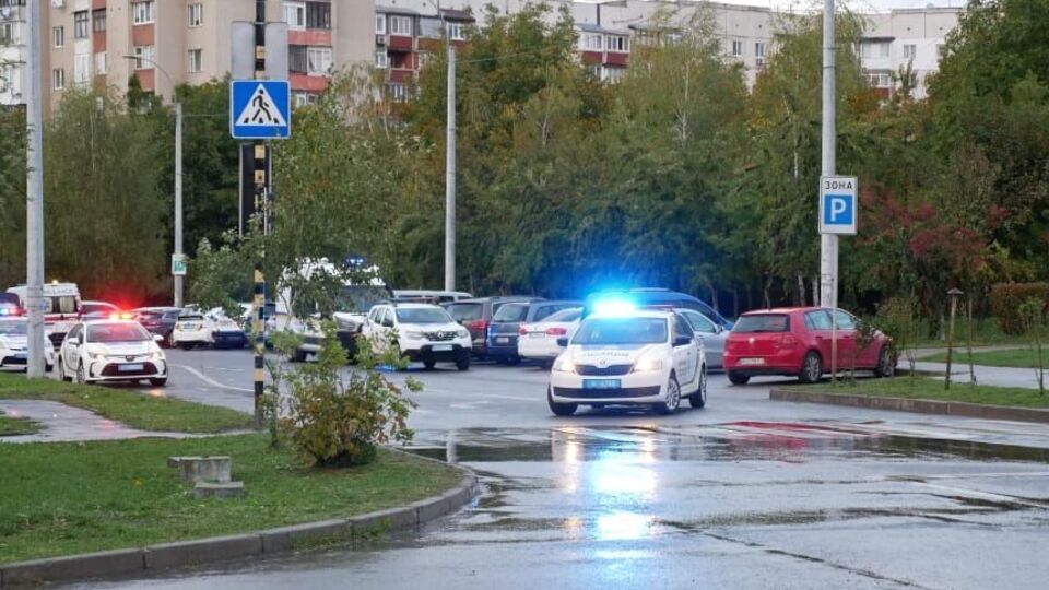 Мужчина устроил стрельбу по полицейским