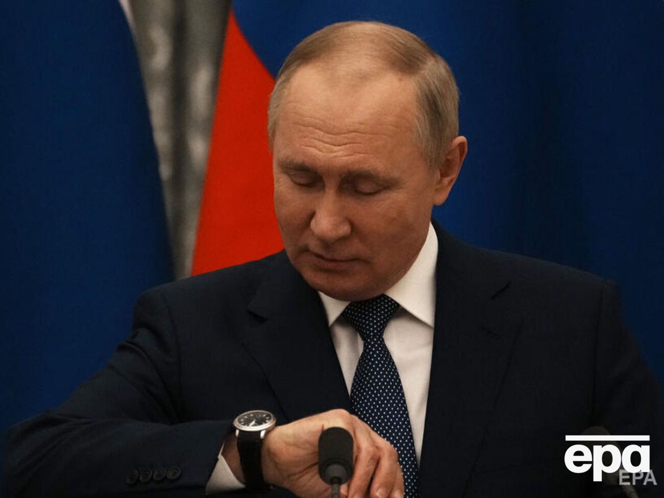 Согласно официальной биографии, Путин родился 7 октября