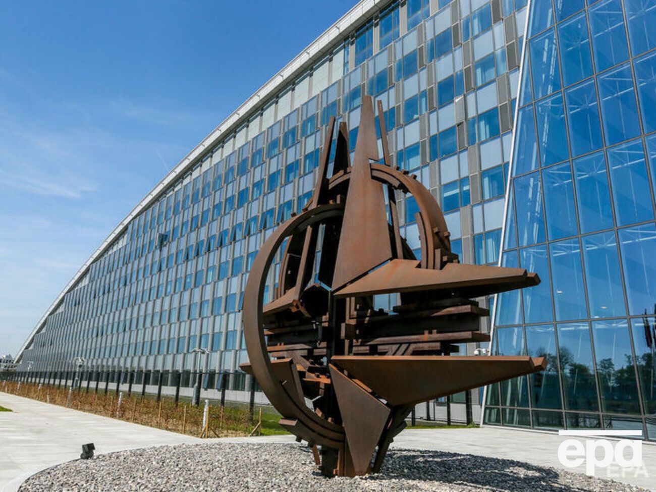 30 сентября Зеленский сообщил, что Украина подает заявку в НАТО по ускоренной процедуре