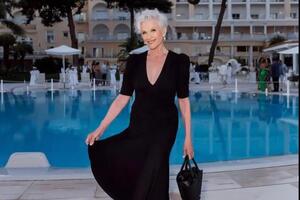 Мей Маск народилася 1948 року в Канаді