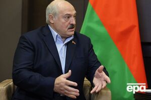 Лукашенко (на фото), за даними Латушка, "вперше почав замислюватися про себе, про членів своєї сім'ї, а що буде далі, що буде завтра"
