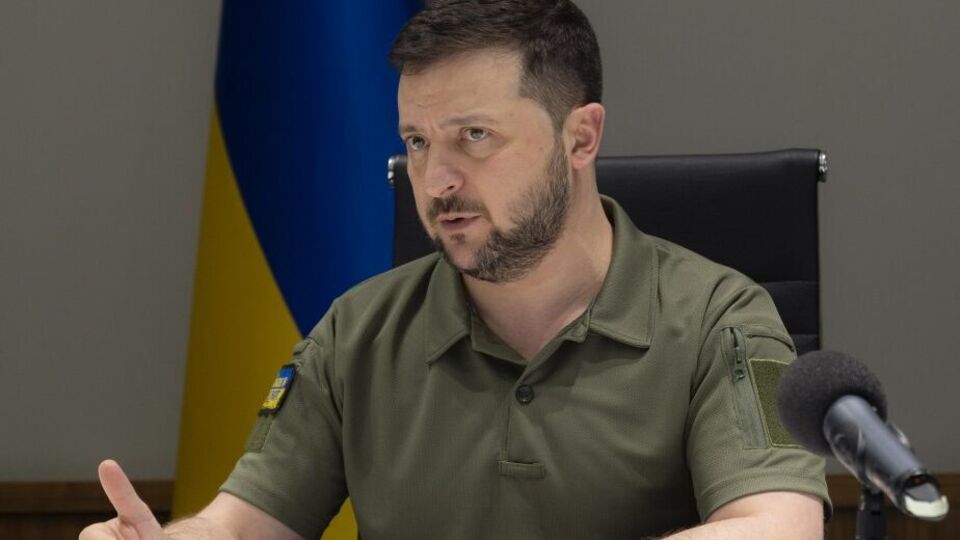 На засіданні обговорювали забезпечення армії боєприпасами і захист інфраструктурних об'єктів, зазначив Зеленський