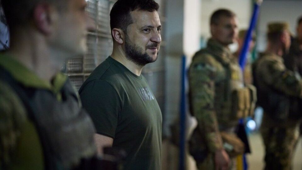 Зеленський: Російські терористи продовжили обстріли на різних напрямках. Відповідаємо окупантам. Відчутно відповідаємо