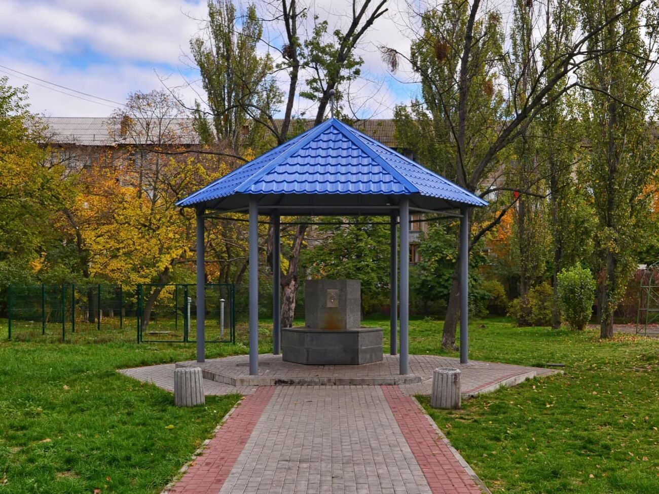 Влада Києва закликала жителів столиці запастися водою з найближчих бюветів і точок продажу