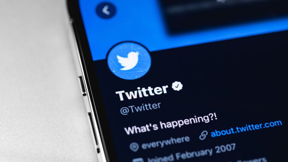 Сотрудникам Twitter дали время до 7 ноября, чтобы сделать верификацию платной функцией