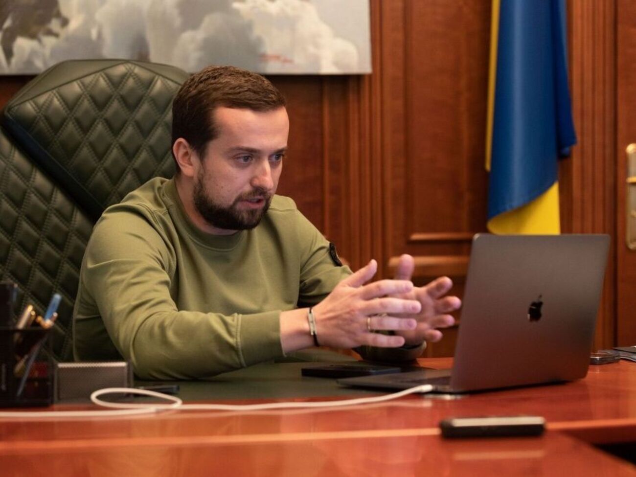 Кирило Тимошенко пояснив ситуацію з авто з гуманітарної допомоги