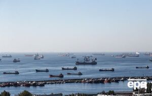 Россия блокировала работу "зерновой инициативы", а потом объявила, что приостанавливает участие в ней. На фото – суда – участники инициативы, ожидающие инспекции в Мраморном море