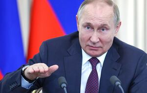 Путін підтвердив, що Росія зупинила участь у "зерновій угоді"