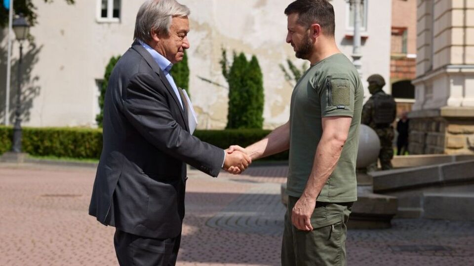 Зеленський розповів Гутеррішу про наслідки російського ракетного обстрілу