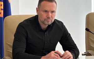 Шкарлет отметил, что в Украине, "несмотря на препятствия", продолжается учебный процесс