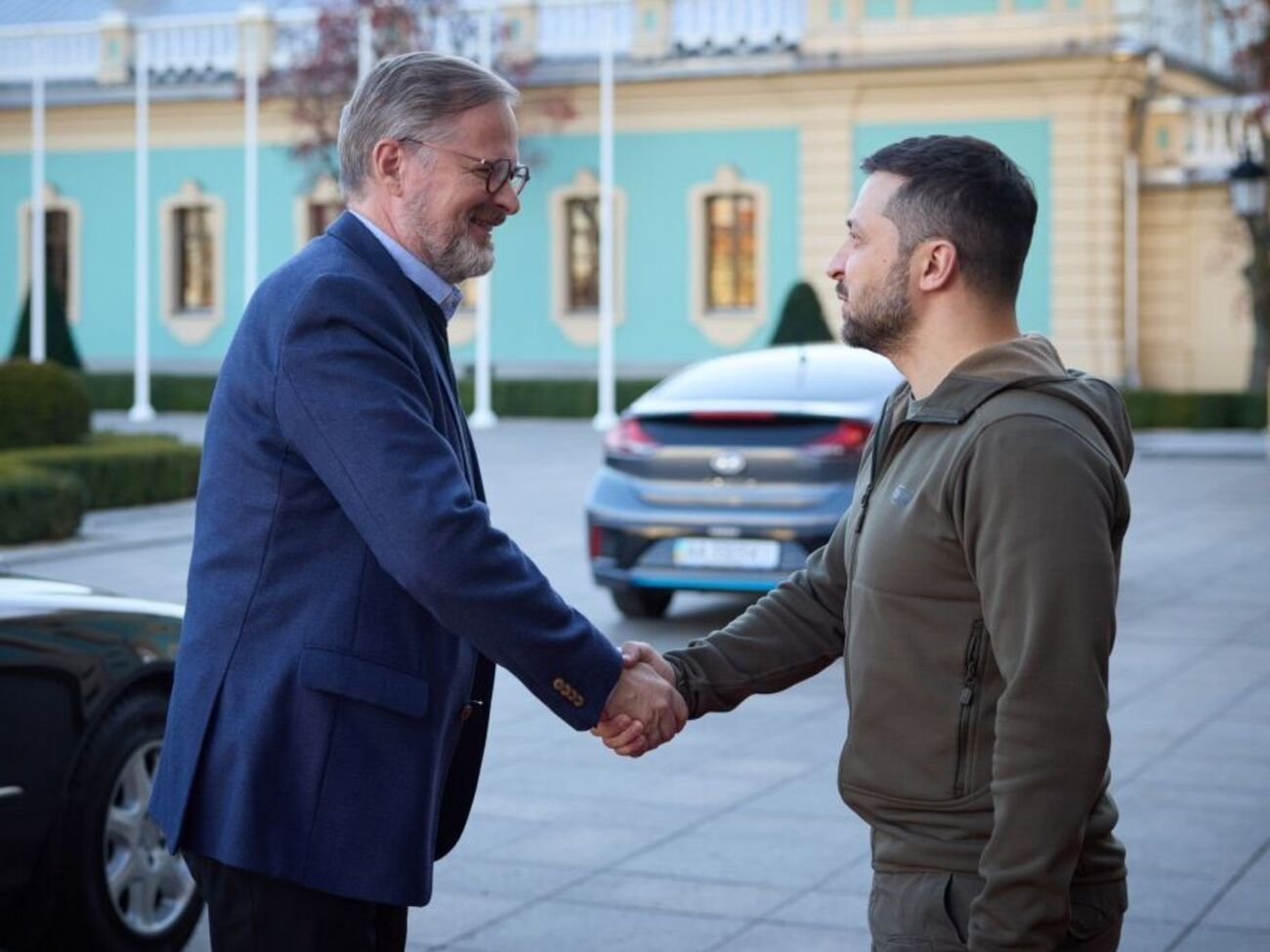 Зеленский поблагодарил Фиалу за чешскую помощь Украине