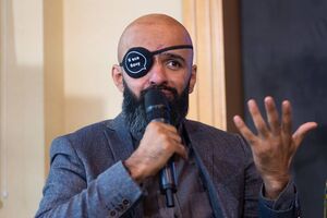 Сегодня на Подоле не было света, связи и можно было драматизировать, но даже сейчас мы живем в лучшие времена, потому что верим в победу