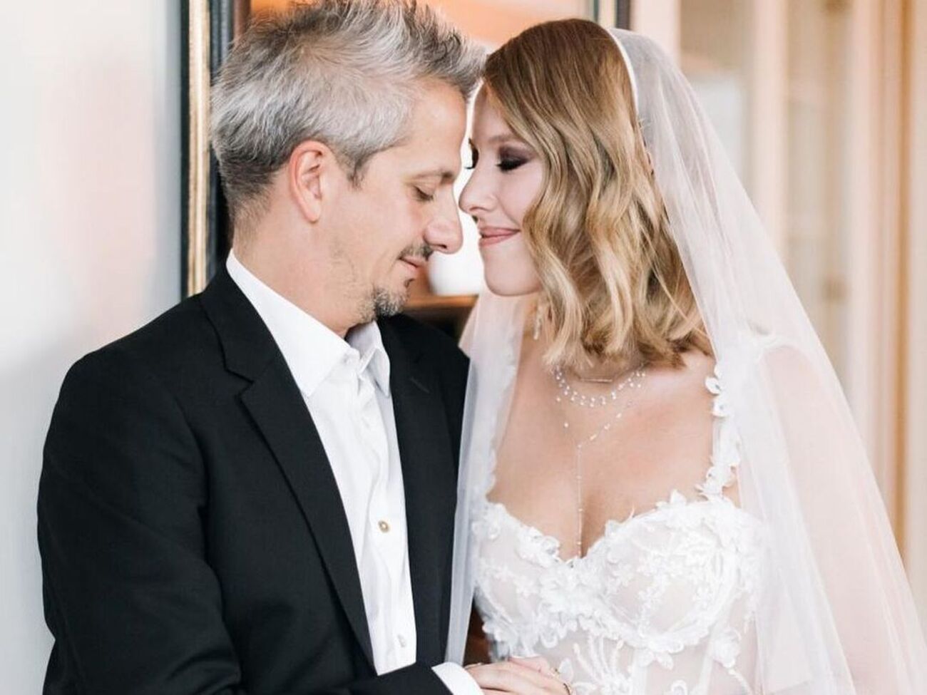 Богомолов отказался комментировать бегство жены из РФ