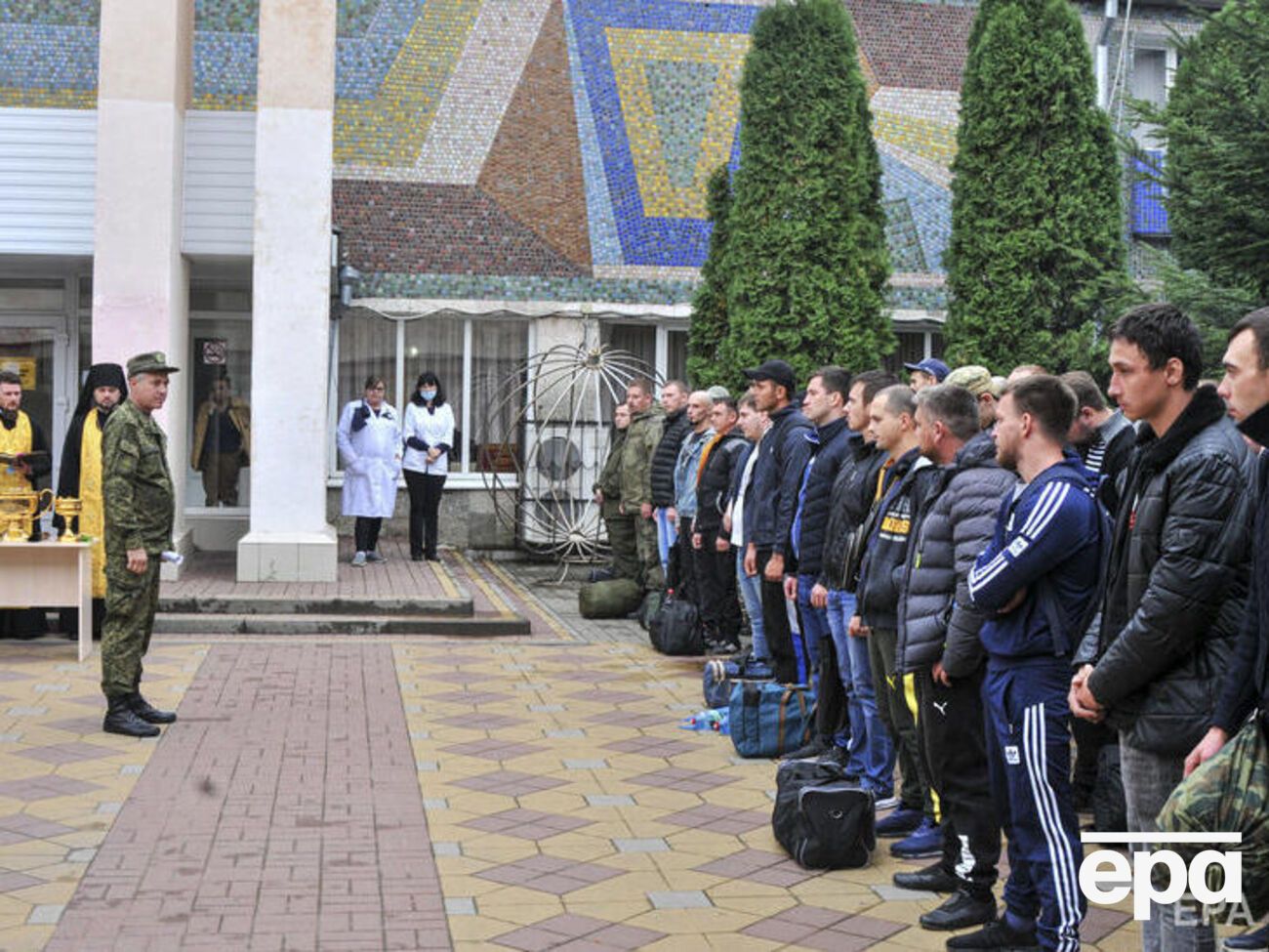 В издании отметили, что чем больше мужчин Кремль мобилизует, тем больше людей попытается покинуть страну