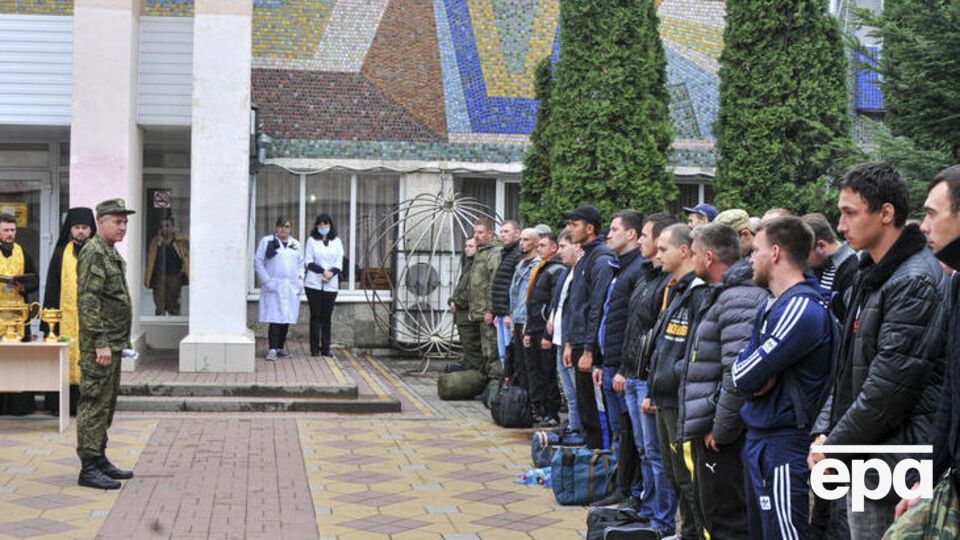 У виданні зазначили: що більше Кремль мобілізує, то більше чоловіків намагатиметься покинути країну