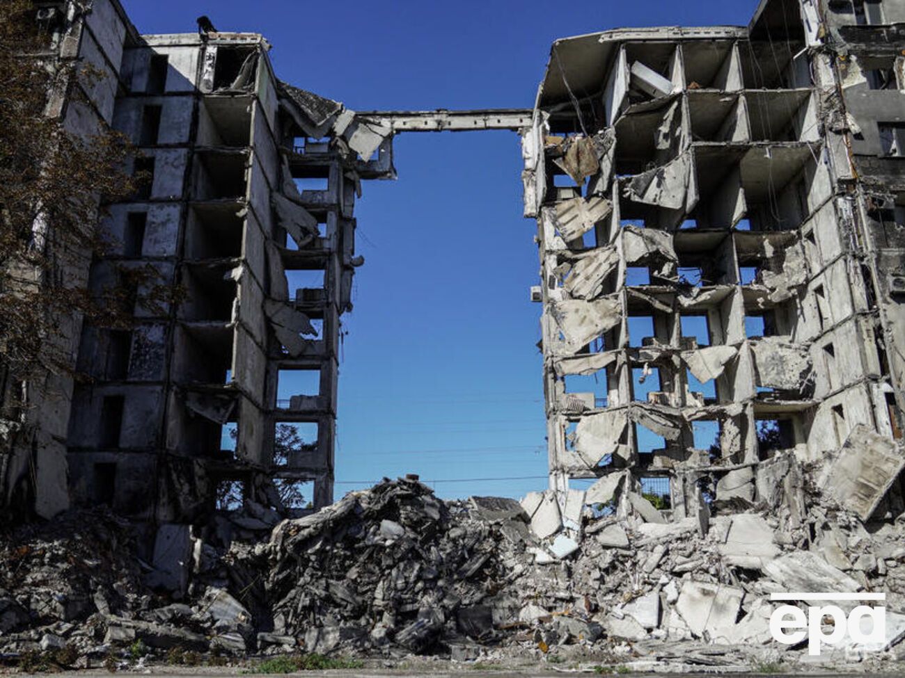 В Мариуполе горы мусора и разрушенные оккупантами здания, отметили в горсовете