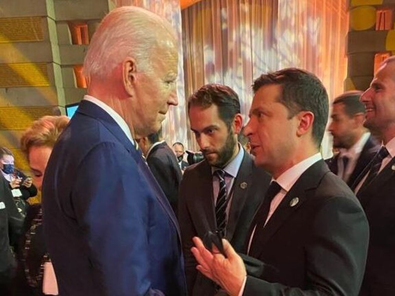 Зеленський і Байден поговорили телефоном, подробиці поки що невідомі