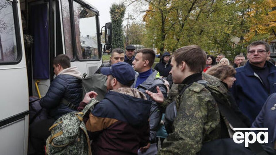В России в рамках "частичной" мобилизации уже призваны более 200 тыс. человек, сообщили в минобороны 4 октября