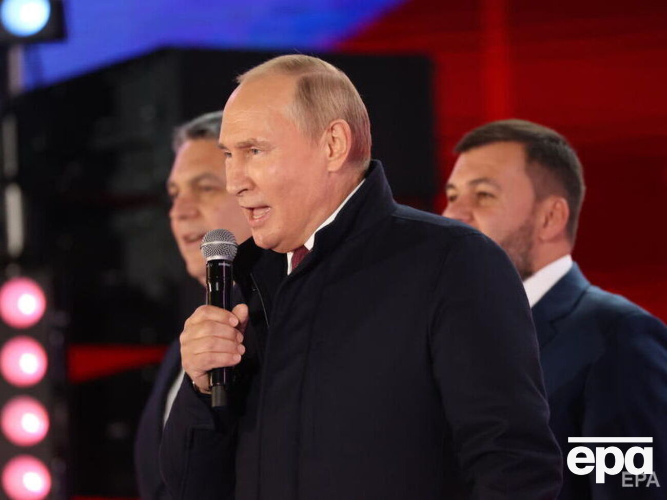 Гудков подчеркнул, что мировые лидеры сейчас предупреждают Путина (на фото) о серьезных последствиях нанесения ядерного удара
