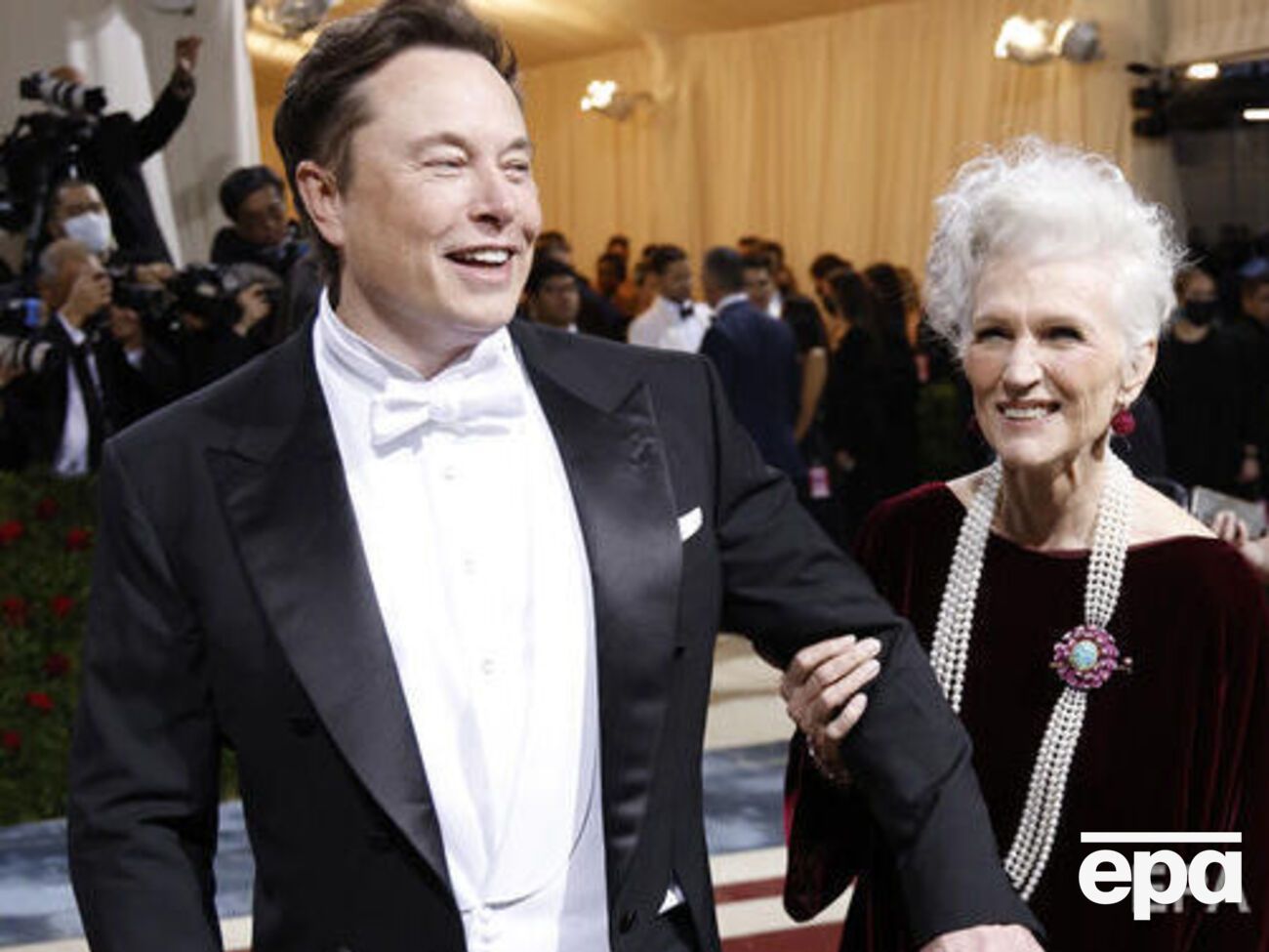 Мати Маска засудила напад РФ на Україну