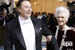 Мати Маска засудила напад РФ на Україну