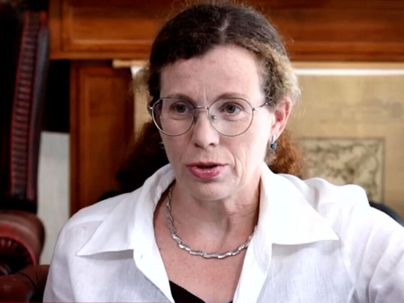 Латынина: У Путина там все отключилось, он реально считал, что у него есть тренированные обезьяны и боевые даосские монахи