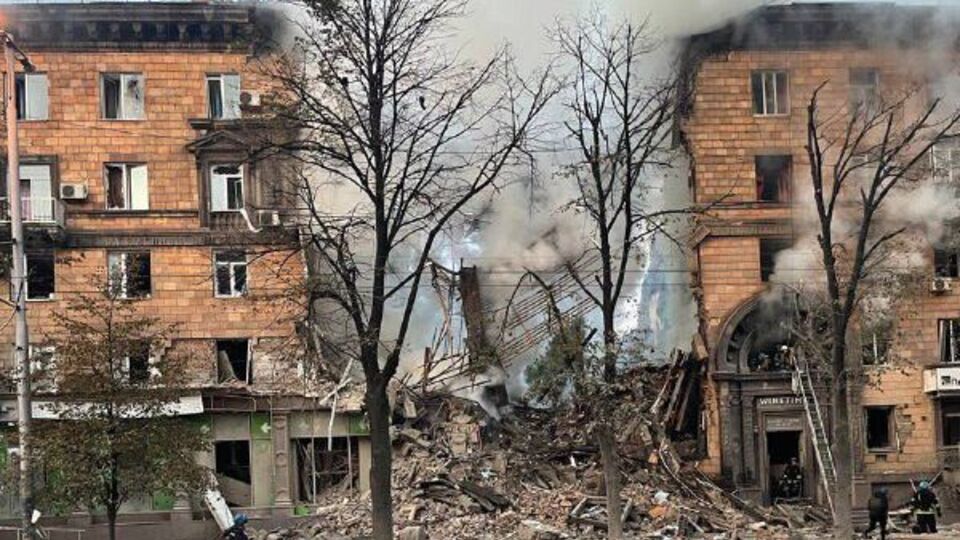 Уранці 6 жовтня російські загарбники завдали семи ракетних ударів по багатоповерхівках у Запоріжжі