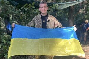 Музыкант и поэт Коля Серга убежден, что российское юмористическое шоу Comedy Club годами влияет на россиян