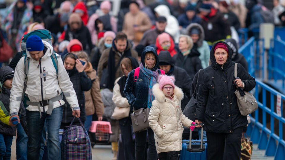 Помощь будет выплачиваться при условии, если беженцы будут находиться в семьях не менее 90 дней
