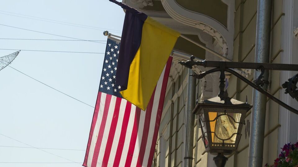 США будут поддерживать Украину, независимо от того, у власти будет республиканец или демократ, считает Плохий