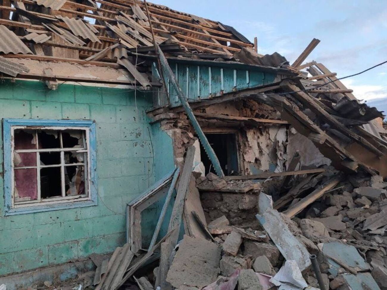 В Никопольском районе фактически разрушены более 1,3 тыс. многоэтажных и частных домов, отметил Лукашук