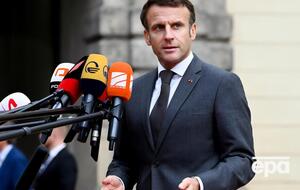 Макрон отметил, что Франция работает "над несколькими запросами с несколькими членами ЕС"