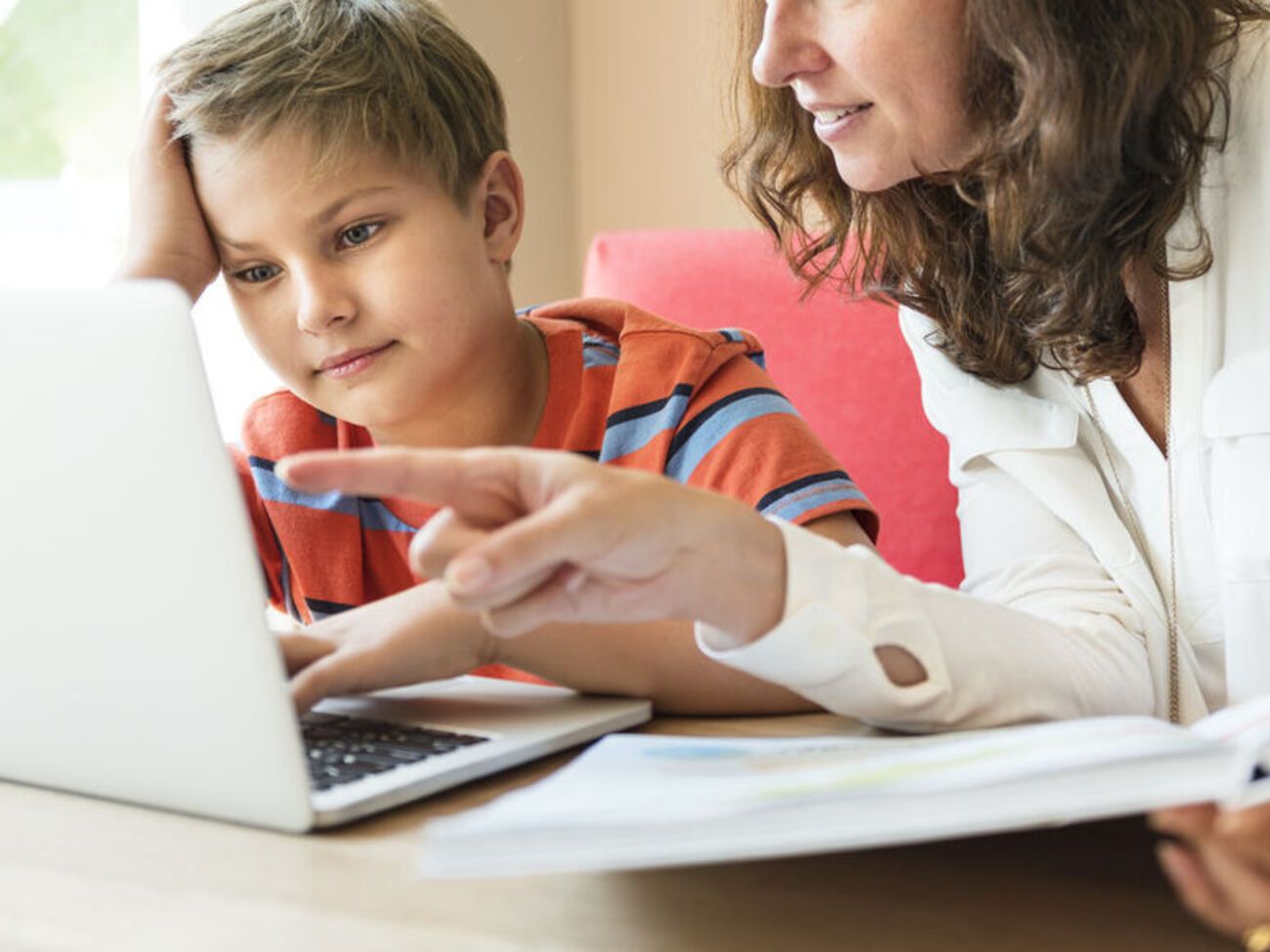 Родителям важно настроить ребенка на сотрудничество, выстроить партнерские отношения, цель которых &ndash; получение образования