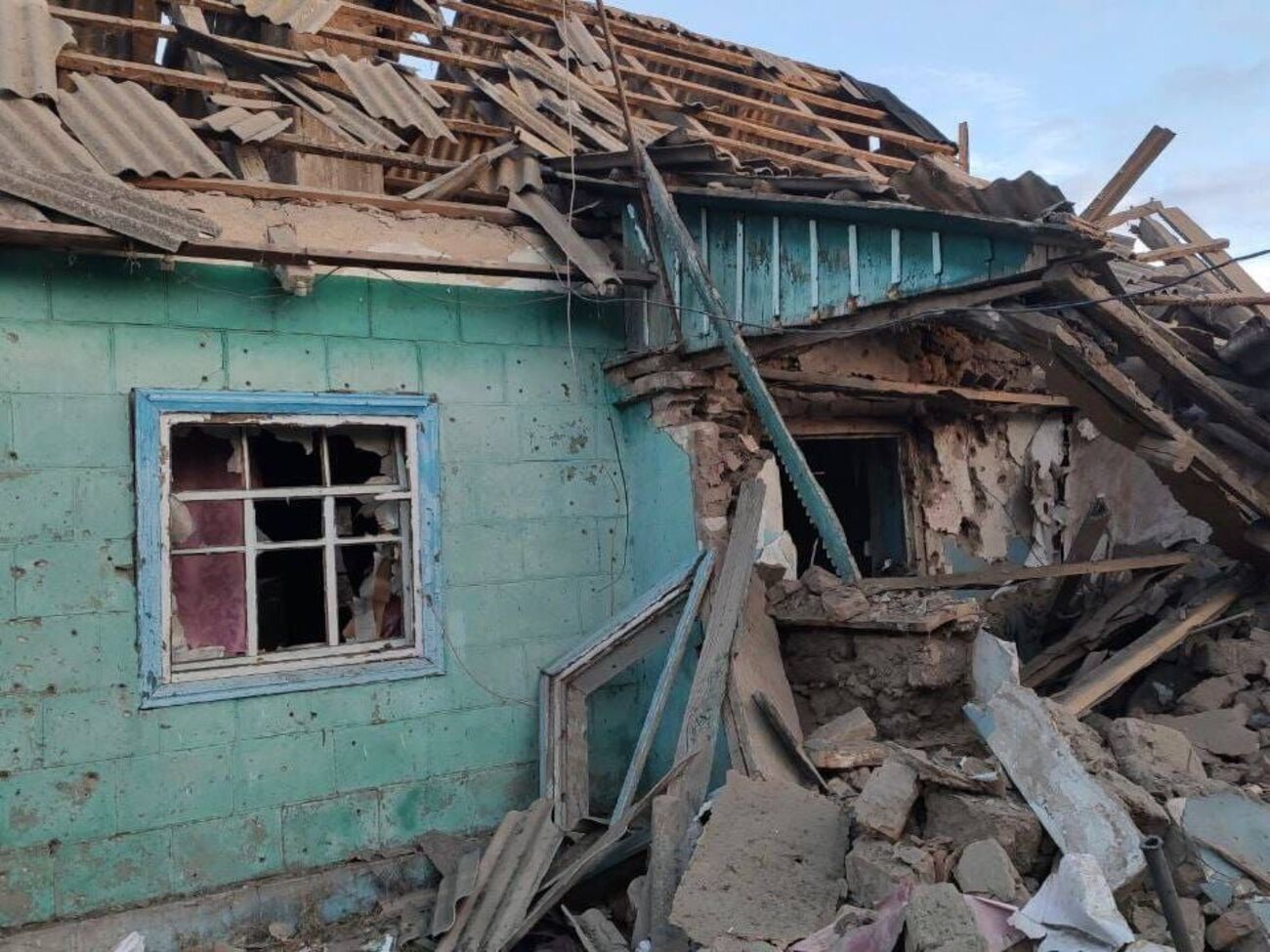 Росіяни вдарили по Нікопольському району "Градами" та важкою артилерією, зазначив Резніченко