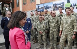 Роблес посетила авиабазу в Сарагосе, где украинские военнослужащие проходят обучение