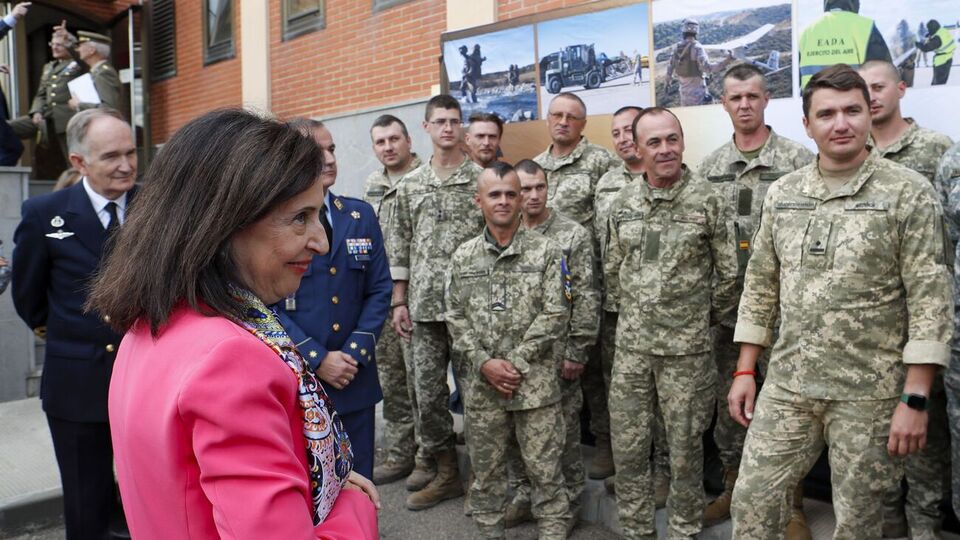 Роблес відвідала авіабазу у Сарагосі, де українські військовослужбовці проходять навчання