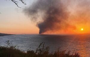 Місцева окупаційна влада заявляє, що на мосту горить цистерна з пальним