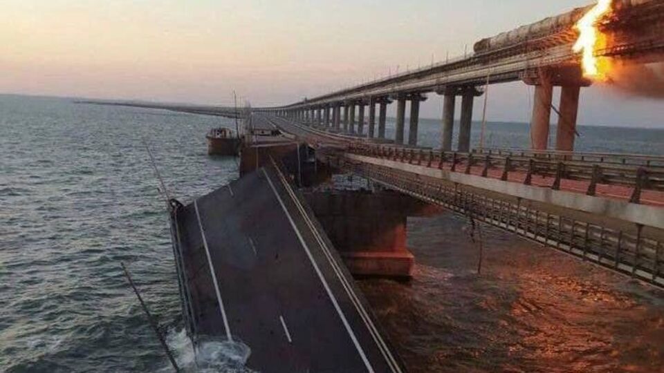 Влада РФ не може дати прогноз щодо строків відновлення руху Кримським мостом, повідомив прессекретар Кремля