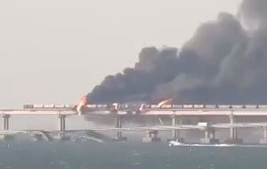 Крымский мост, как и крейсер "Москва", пошел ко дну, отметили в Минобороны и спросили, что у россиян дальше в списке