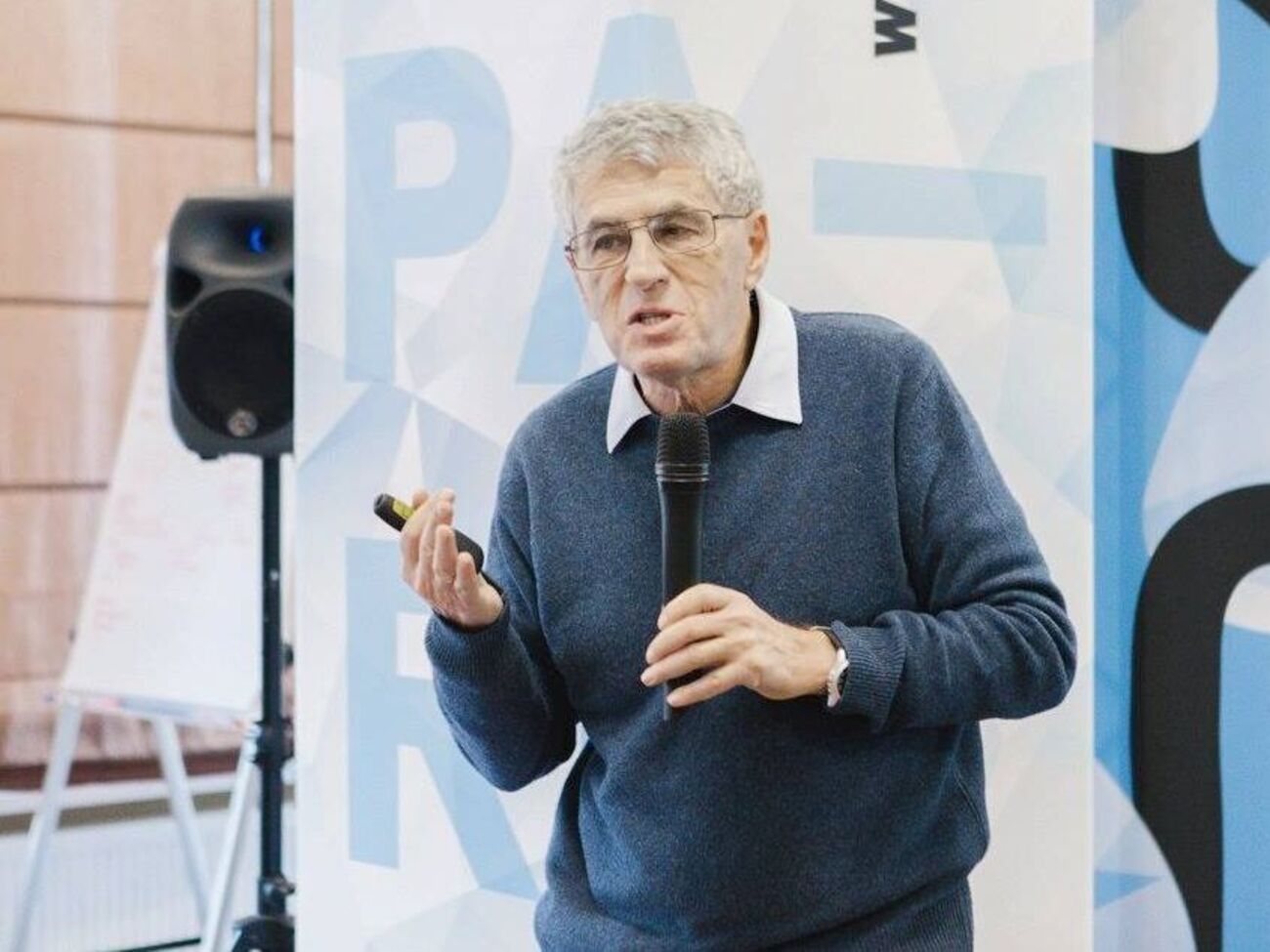 Гозман розповів про затримання авіарейсу, коли вилітав із Росії