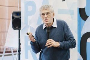 Гозман рассказал о задержке авиарейса, когда улетал из России