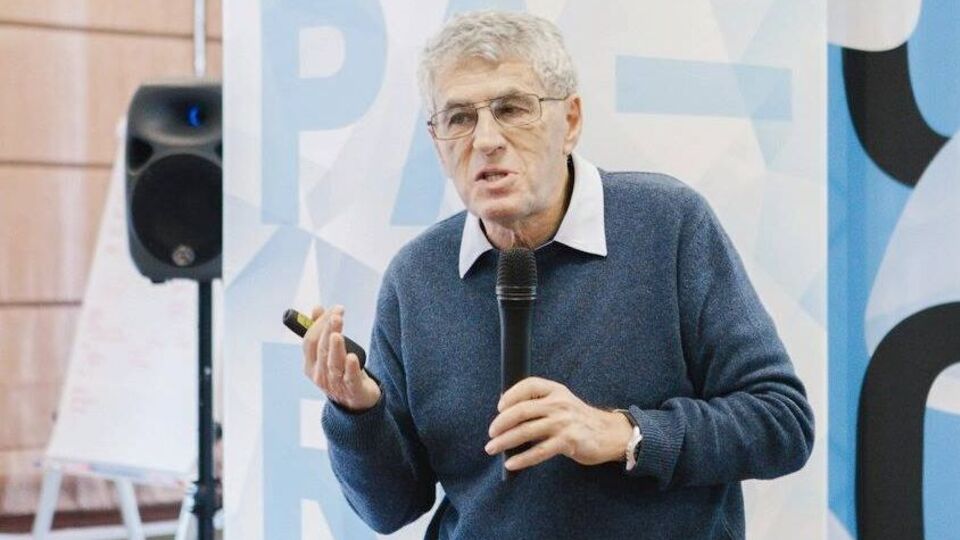 Гозман розповів про затримання авіарейсу, коли вилітав із Росії