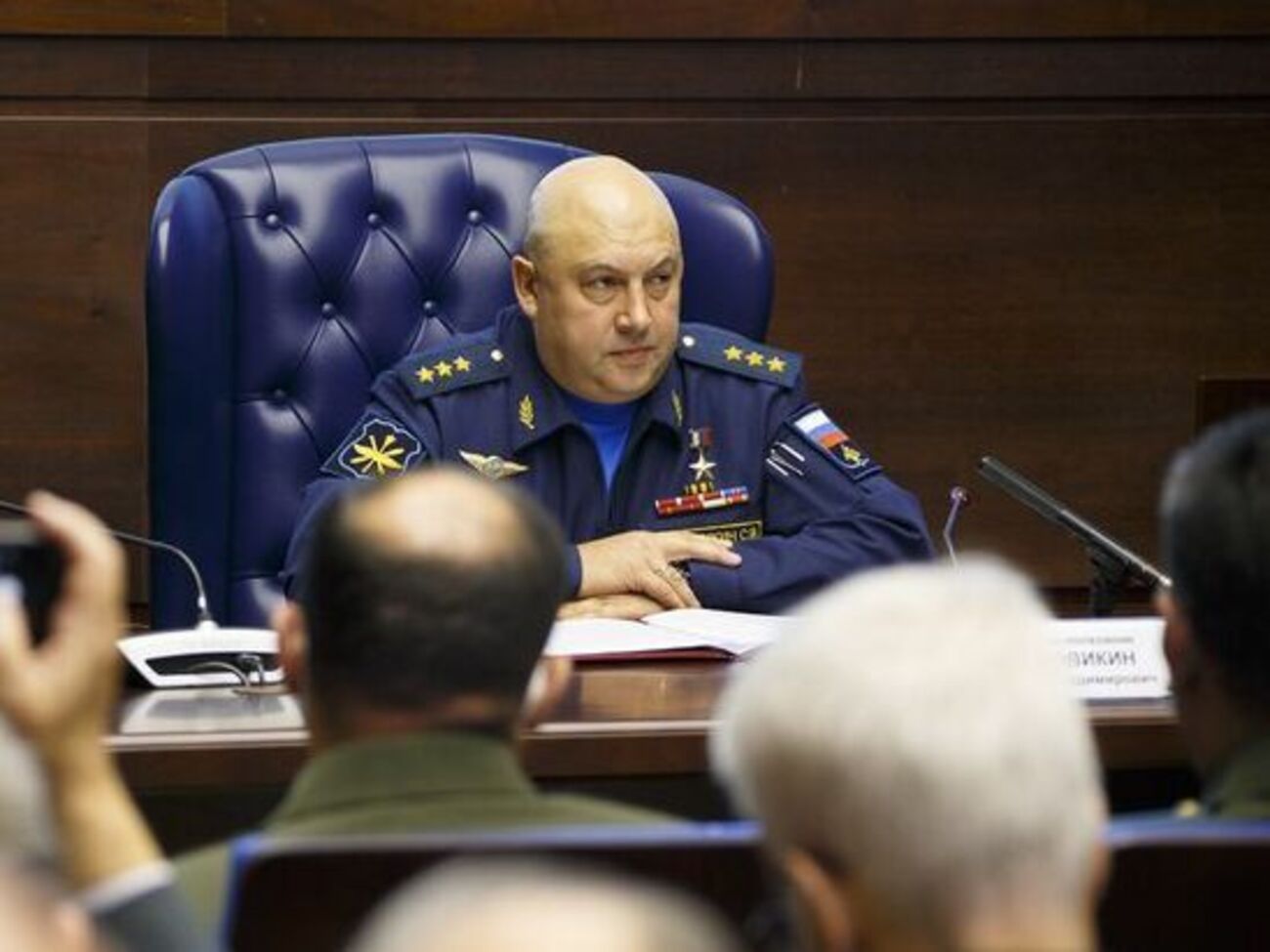 Суровикин принимал участие в вооруженном конфликте в Таджикистане, второй чеченской войне и военной операции в Сирии