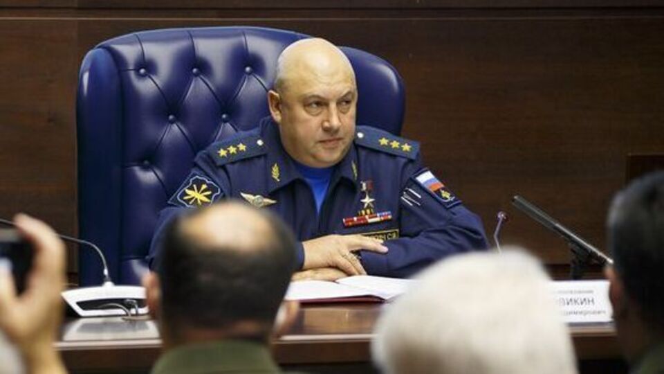 Суровікін брав участь у збройному конфлікті в Таджикистані, другій чеченській війні та воєнній операції в Сирії
