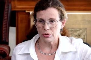 Латынина считает, что "любой нормальный военачальник" дал бы приказ отступать из Лимана