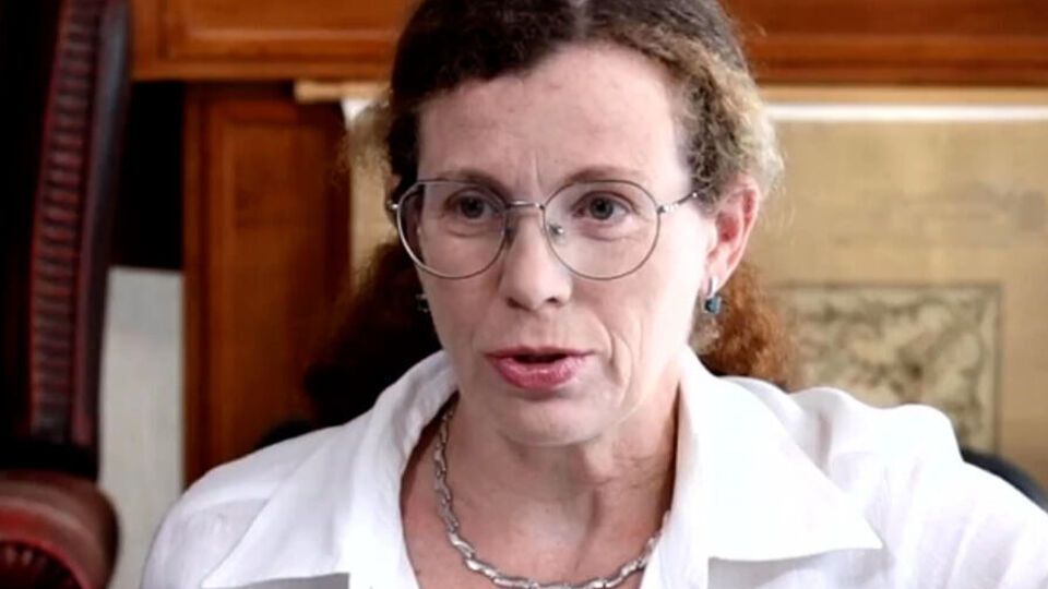 Латынина считает, что "любой нормальный военачальник" дал бы приказ отступать из Лимана