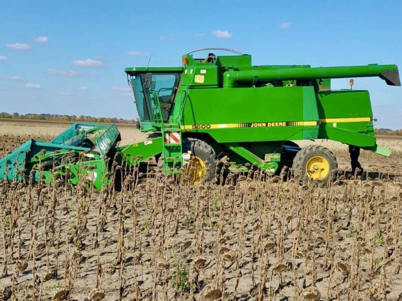 На месте, где подорвался комбайн, спасатели обнаружили и другие взрывоопасные предметы, отметил Лукашук