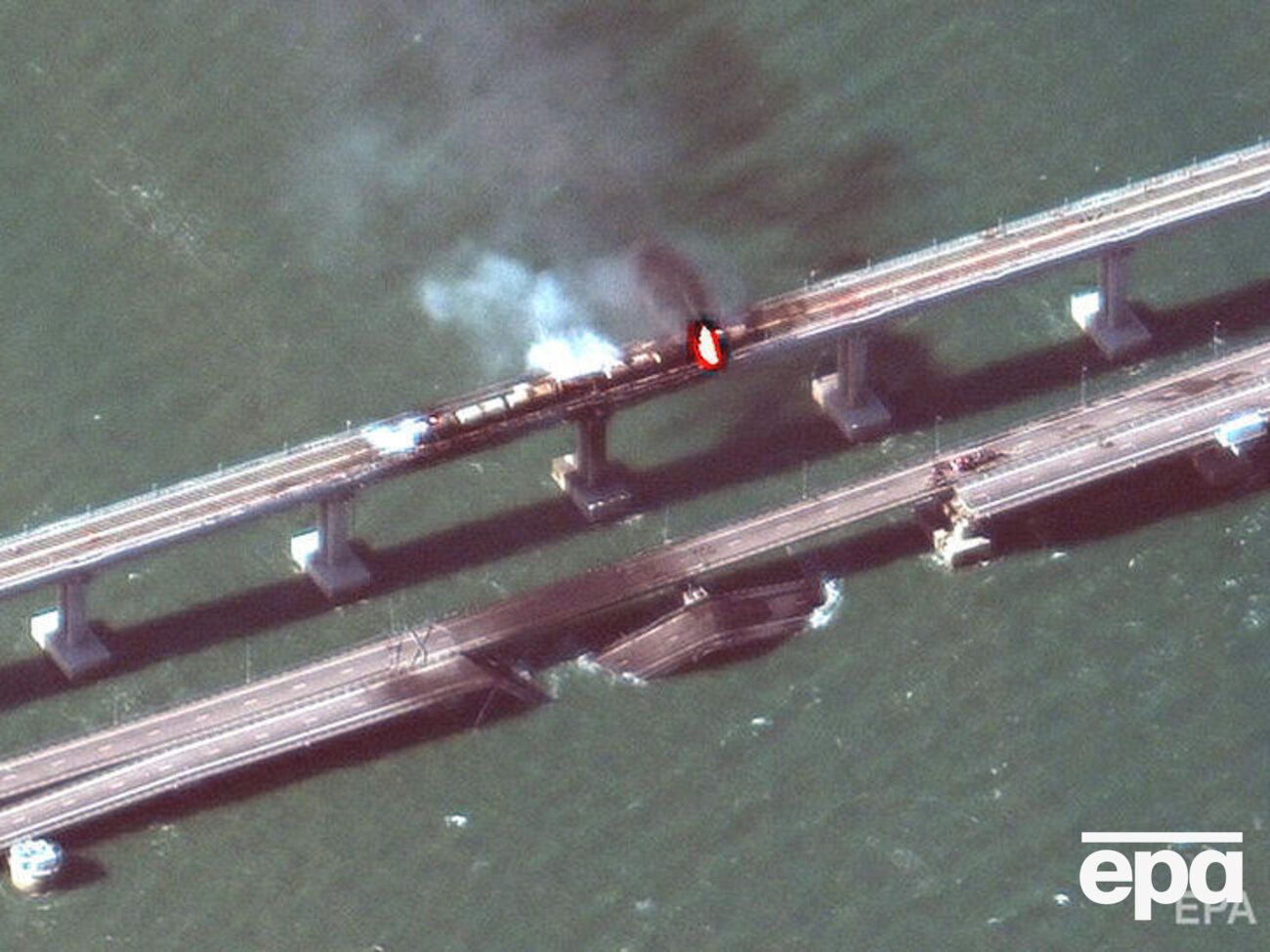 Російські ЗМІ повідомили увечері 8 жовтня, що "перший пасажирський потяг пройшов Кримським мостом після зупинення руху"