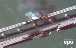 Російські ЗМІ повідомили увечері 8 жовтня, що "перший пасажирський потяг пройшов Кримським мостом після зупинення руху"